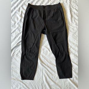Lululemon men’s Surge pant.